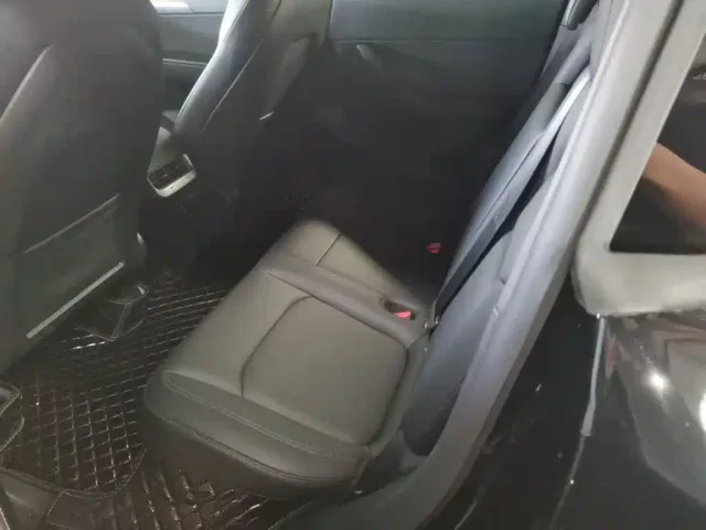 Tesla Model Y — Фото автомобиля 16