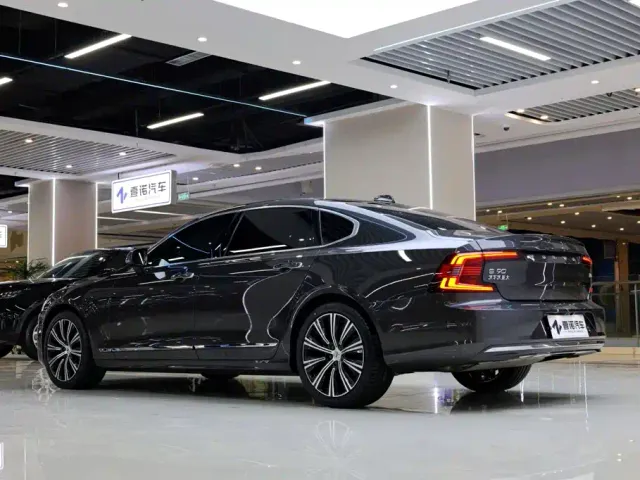 Volvo S90 — Фото автомобиля 5