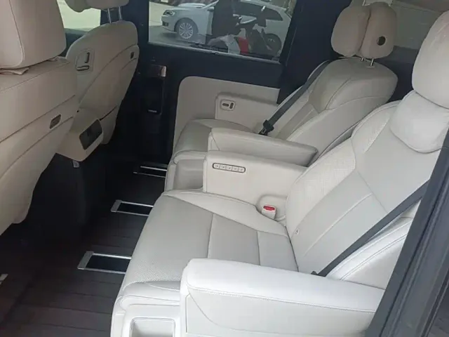 Li Auto MEGA — Фото автомобиля 16