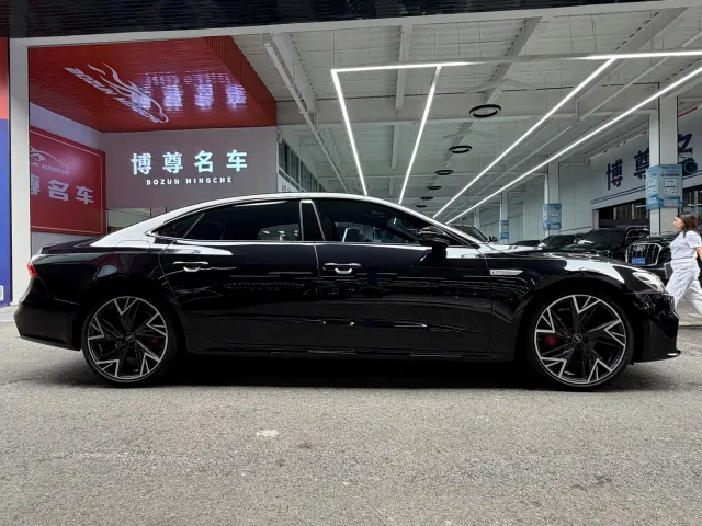Audi A7L — Фото автомобиля 24