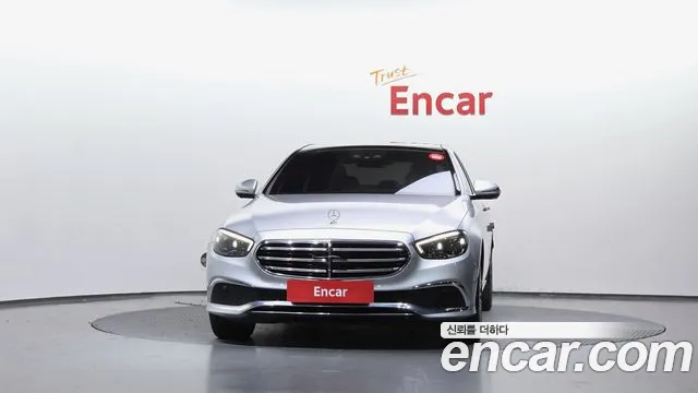 Mercedes-Benz E-Class — Фото автомобиля 3