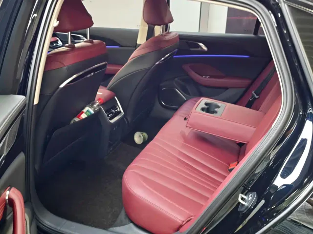 Hongqi H5 — Фото автомобиля 16