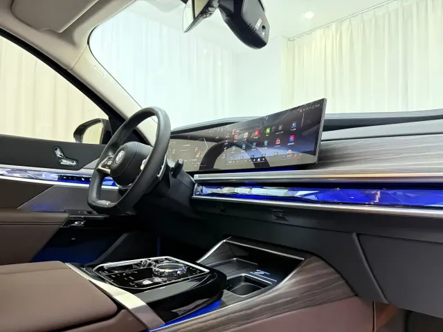 BMW 7 Series — Фото автомобиля 11