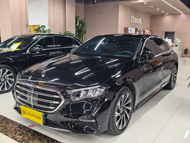 Фотография автомобиля — Mercedes-Benz E-Class