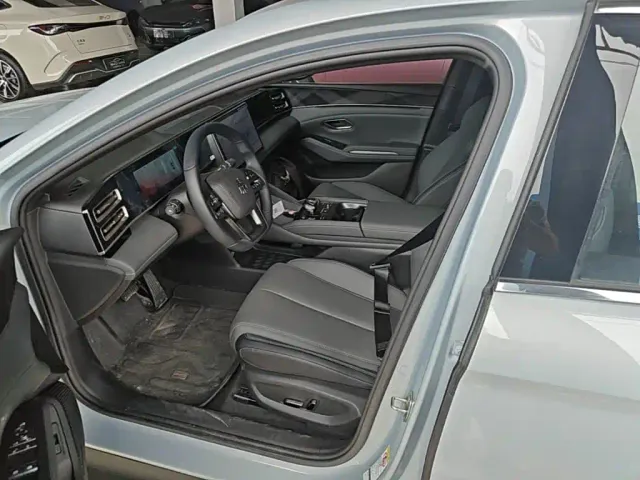BYD Qin L — Фото автомобиля 14