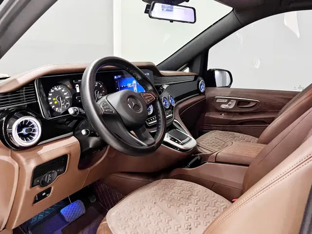 Mercedes-Benz Vito 2023 2.0T Elite 7-Seater — Фото автомобиля 7