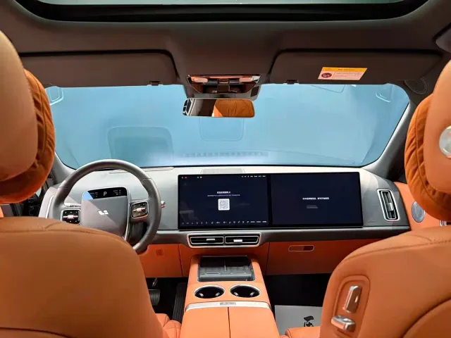 Li Auto L8 — Фото автомобиля 11