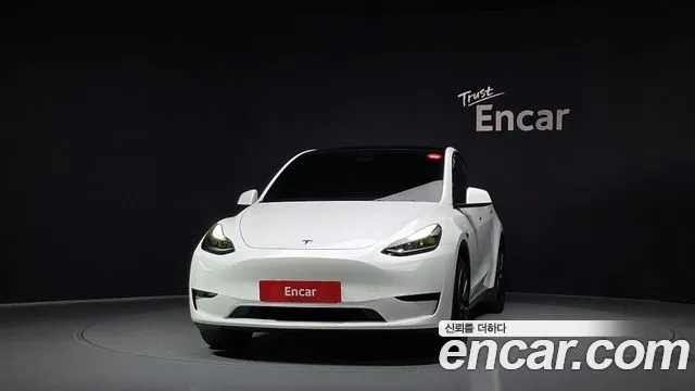 Tesla Model Y — Фото автомобиля 3