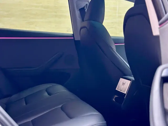 Tesla Model 3 — Фото автомобиля 7