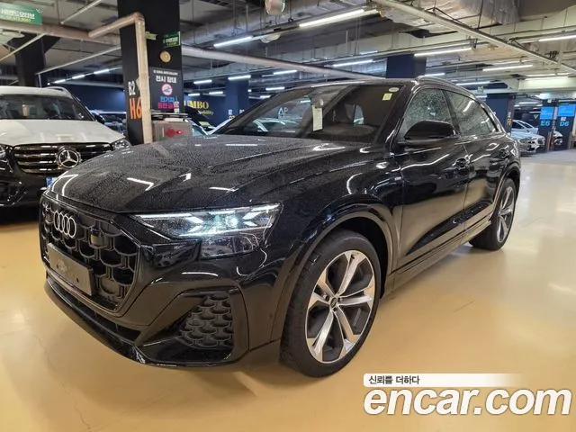 Фотография автомобиля — Audi Q8 4M
