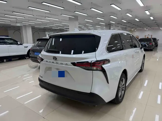 Toyota Sienna — Фото автомобиля 6