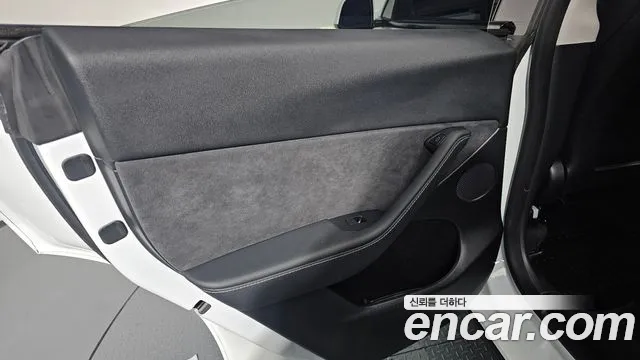 Tesla Model Y — Фото автомобиля 14