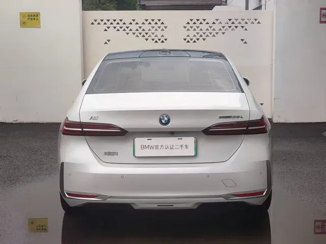BMW i5 — Фото автомобиля 5