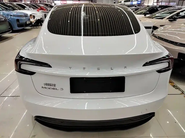 Tesla Model 3 — Фото автомобиля 5