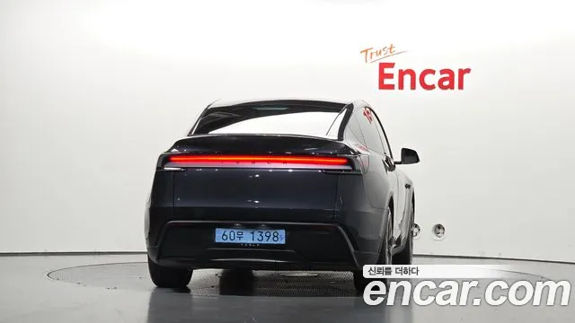 Tesla Model Y — Фото автомобиля 4