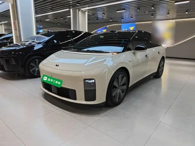 Фотография автомобиля — Li Auto i6
