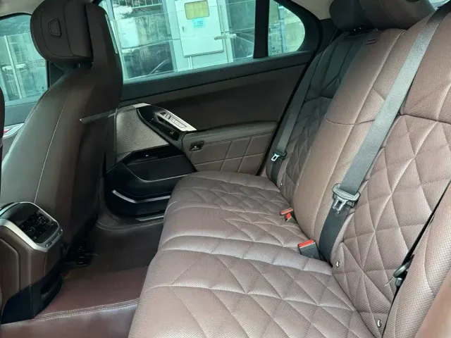 BMW 7 Series — Фото автомобиля 9