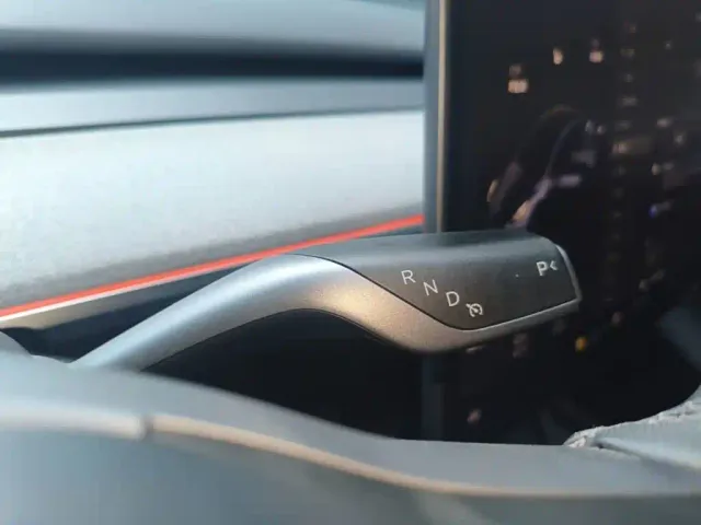Tesla Model Y — Фото автомобиля 13