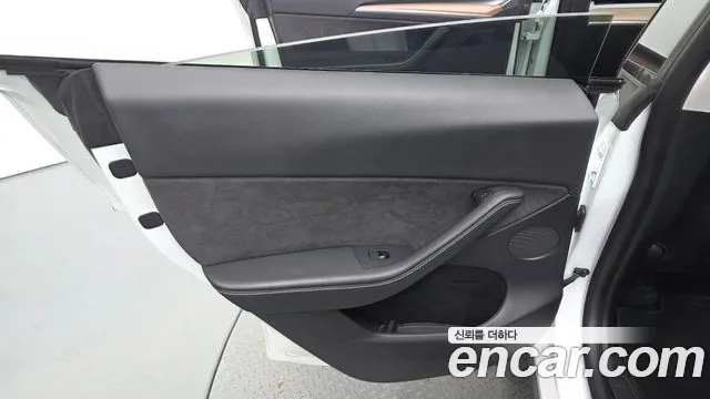 Tesla Model Y — Фото автомобиля 14