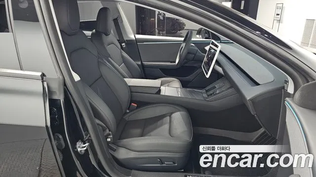 Tesla Model 3 — Фото автомобиля 16