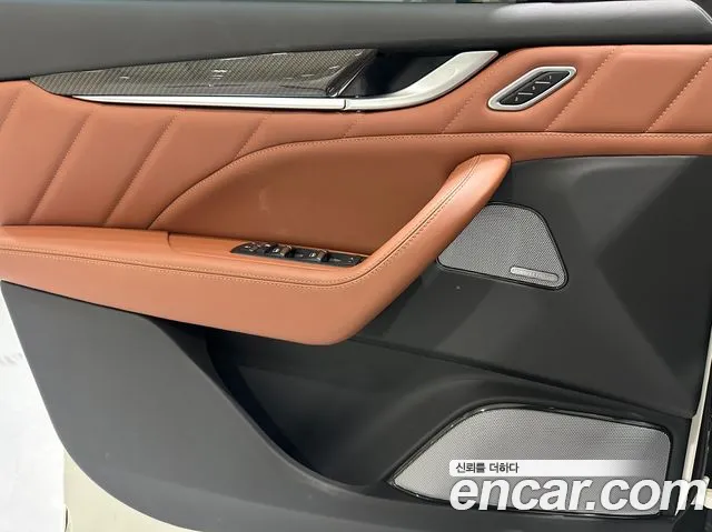 Maserati Levante — Фото автомобиля 16
