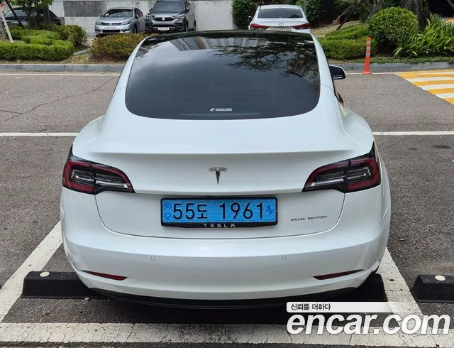 Tesla Model 3 — Фото автомобиля 2