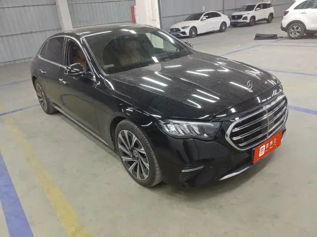 Mercedes-Benz E-Class — Фото автомобиля 3