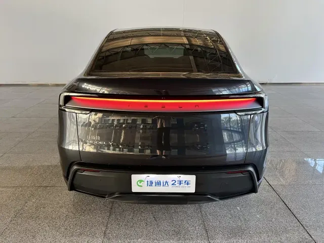 Tesla Model Y — Фото автомобиля 25