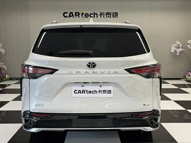 Toyota Granvia — Фото автомобиля 6