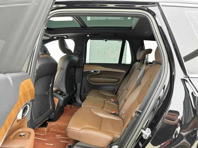 Volvo XC90 — Фото автомобиля 5