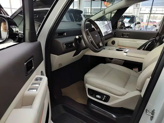 Li Auto MEGA — Фото автомобиля 15