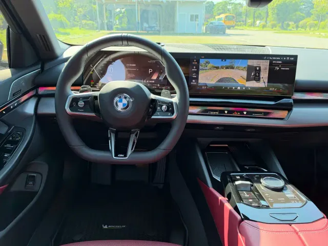 BMW 5 Series — Фото автомобиля 12