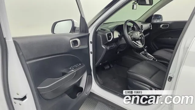 Hyundai Venue — Фото автомобиля 15