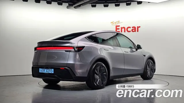 Tesla Model Y — Фото автомобиля 2