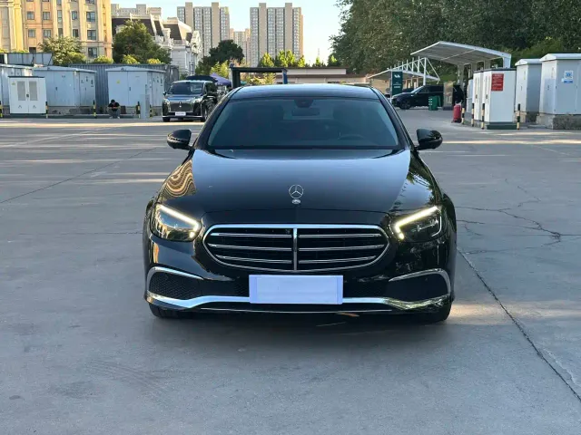 Mercedes-Benz E-Class — Фото автомобиля 2