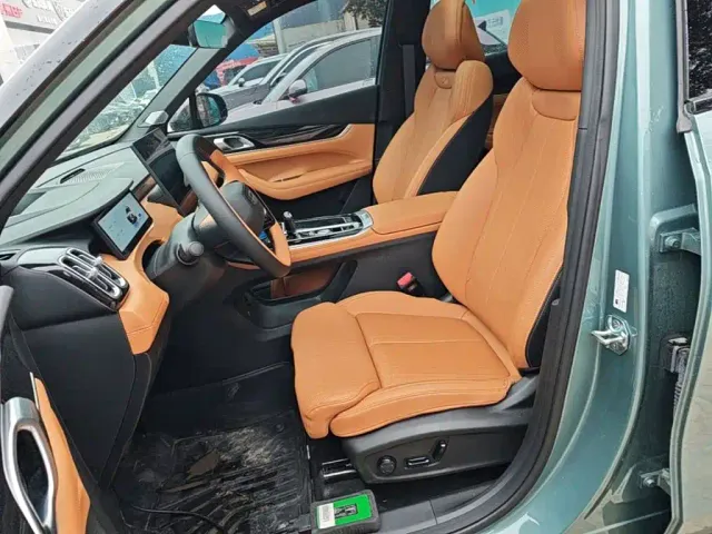 Geely Boyue L 2025 4th Gen 1.5TD DCT Splendor — Фото автомобиля 14