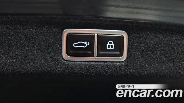 Hyundai Grandeur Grandeur (GN7) 2.5 Бензин 2WD — Фото автомобиля 18