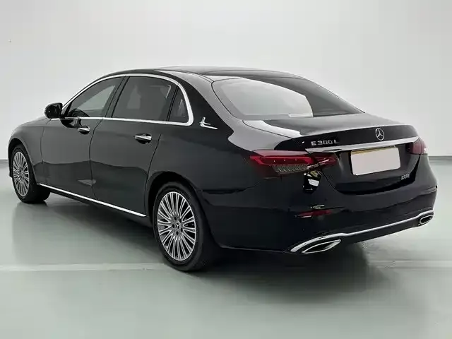 Mercedes-Benz E-Class — Фото автомобиля 2