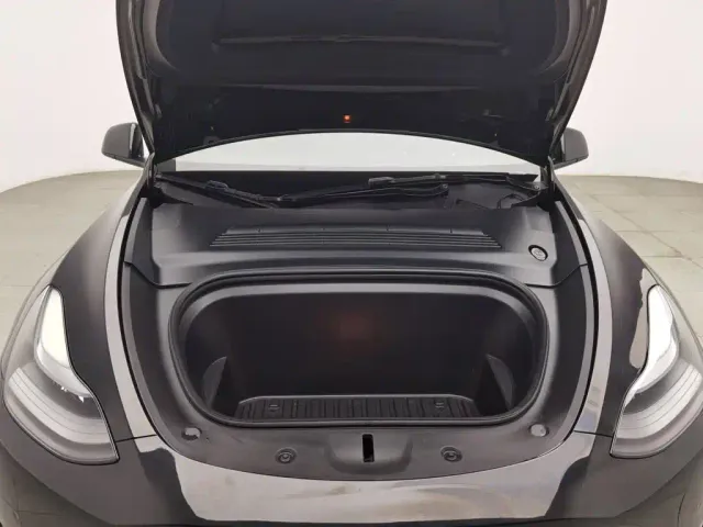 Tesla Model Y — Фото автомобиля 6