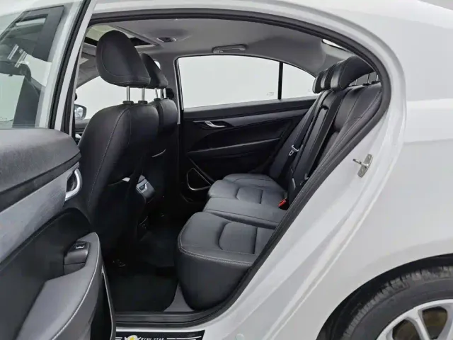 Geely Emgrand — Фото автомобиля 15