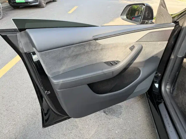 Tesla Model Y — Фото автомобиля 6