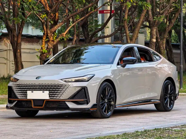 Фотография автомобиля — Changan UNI-V