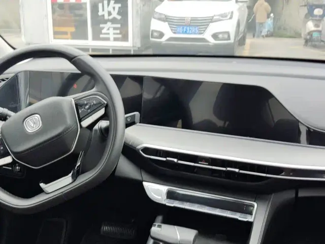 Changan Eado — Фото автомобиля 3