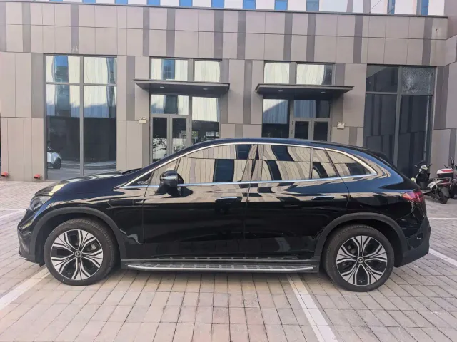 Mercedes-Benz EQE SUV — Фото автомобиля 3