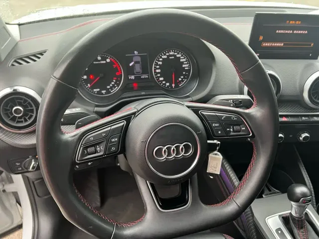 Audi Q2L — Фото автомобиля 7