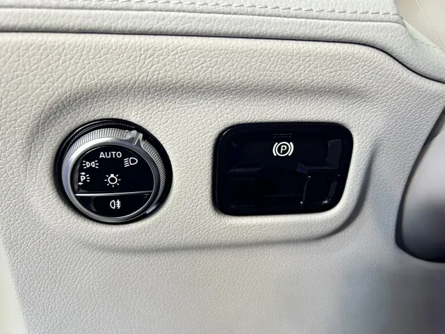 Mercedes-Benz EQE SUV — Фото автомобиля 18