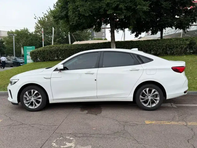 Buick Verano — Фото автомобиля 3
