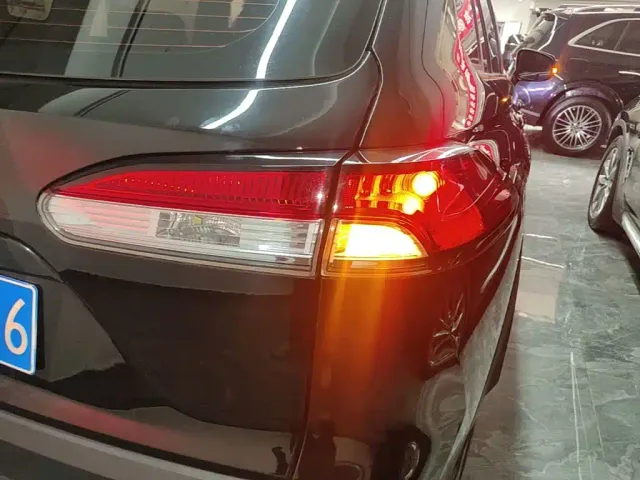 Toyota Frontlander 2023 2.0L CVT Leading Edition — Фото автомобиля 7