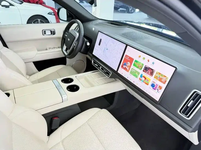 Li Auto L8 — Фото автомобиля 9