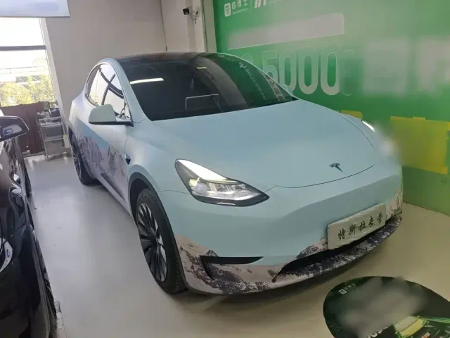 Tesla Model Y — Фото автомобиля 21